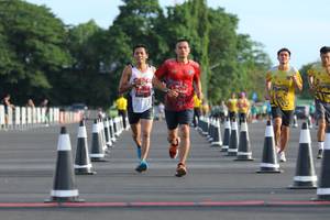 BIB: 0410, 401
                            <button type="button" onclick="openModal(5242282)" class="btn btn-primary btn-sm float-right btn-popup" data-toggle="modal" data-target=".modal-high-quality">
                        <i class="fas fa-shopping-cart"></i> Add to Cart
                    </button>
                                            <button type="button" onclick="isThisMe(5242282, true)" class="btn btn-success btn-sm float-right btn-popup btn-isme hidden" data-toggle="tooltip" data-placement="bottom" title="นี่คือรูปของคุณใช่ไหม คลิกที่นี่เพื่อเอาเข้าอัลบั้ม">
                        <i class="fas fa-plus"></i> Add to album
                    </button>
                    <button type="button" onclick="isThisMe(5242282, false)" class="btn btn-warning btn-sm float-right btn-popup btn-isnotme hidden">
                        <i class="fas fa-ban"></i> Remove from album
                    </button>